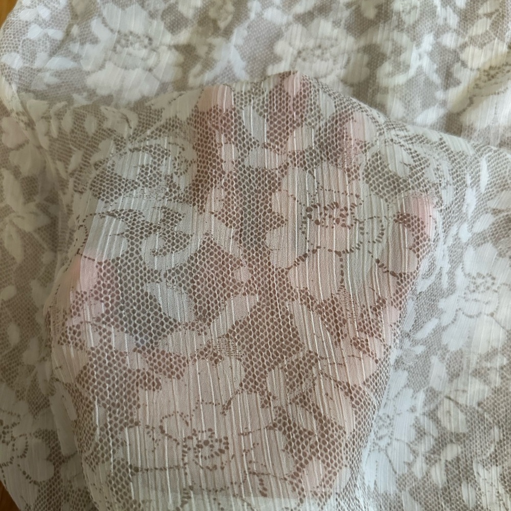 Express short sleeve XS TP sheer tan and white flowery  blouse. 100% polyester - Picture 7 of 8